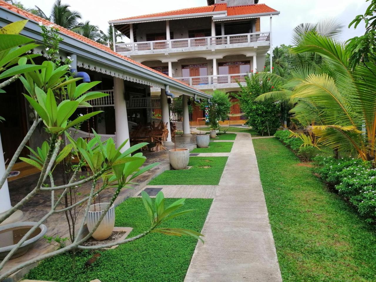 Thambili Cabanas Hikkaduwa Exterior foto